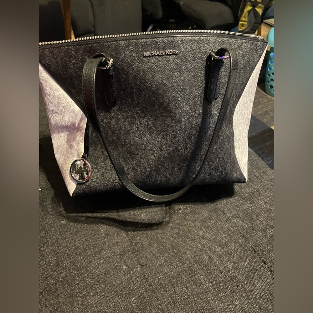 Michael Kors Purse Like New